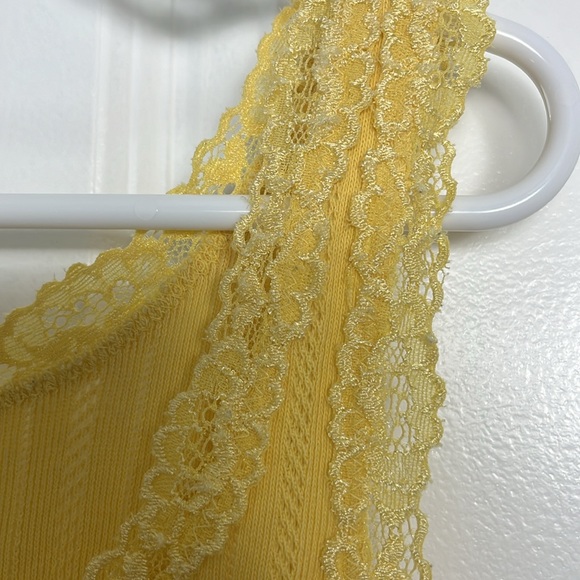 Banana Republic Yellow Frilled Tank | $5 with Purchase!| Size XL - Picture 4 of 6